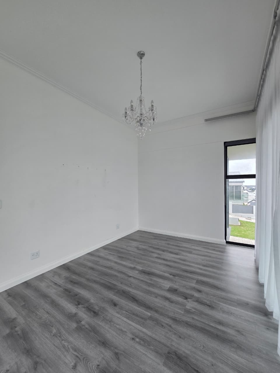 4 Bedroom Property for Sale in Kingswood Golf Estate Western Cape